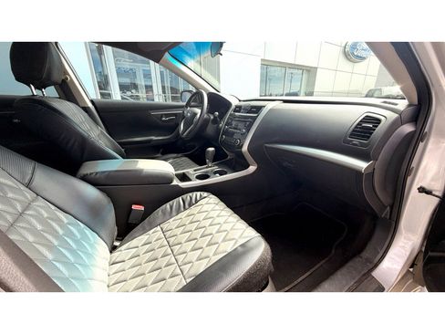 Used 2015 Nissan Altima 2.5 S w/ Power Driver Seat Package FWD image 11