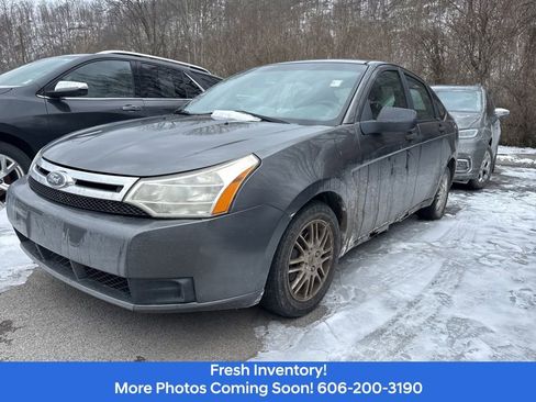 Used 2010 Ford Focus SE image 1