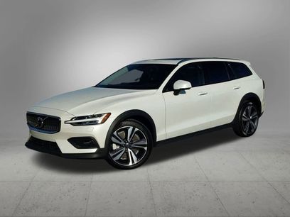 Certified 2025 Volvo V60 B5 Cross Country Plus w/ Protection Package Premier