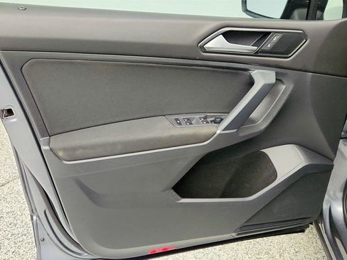 Used 2018 Volkswagen Tiguan S image 10