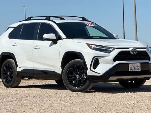 Used 2024 Toyota RAV4 SE image 2