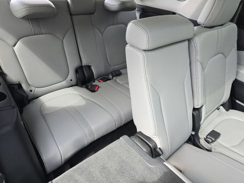 Used 2025 Honda Pilot Touring image 27