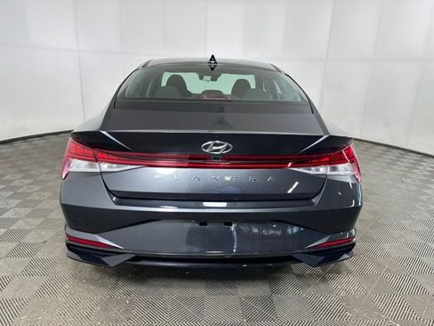 Used 2021 Hyundai Elantra SEL w/ Convenience + Premium Package image 4