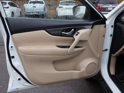 Used 2020 Nissan Rogue SV image 24