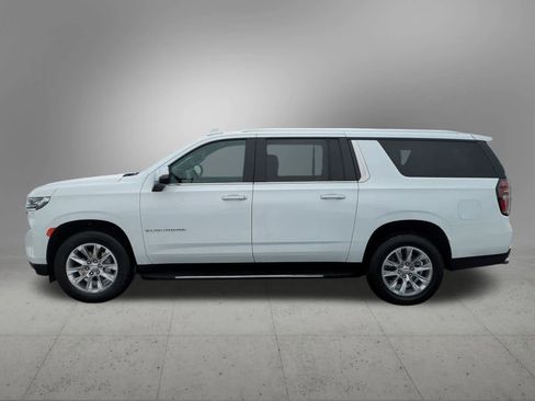 Used 2023 Chevrolet Suburban Premier image 3