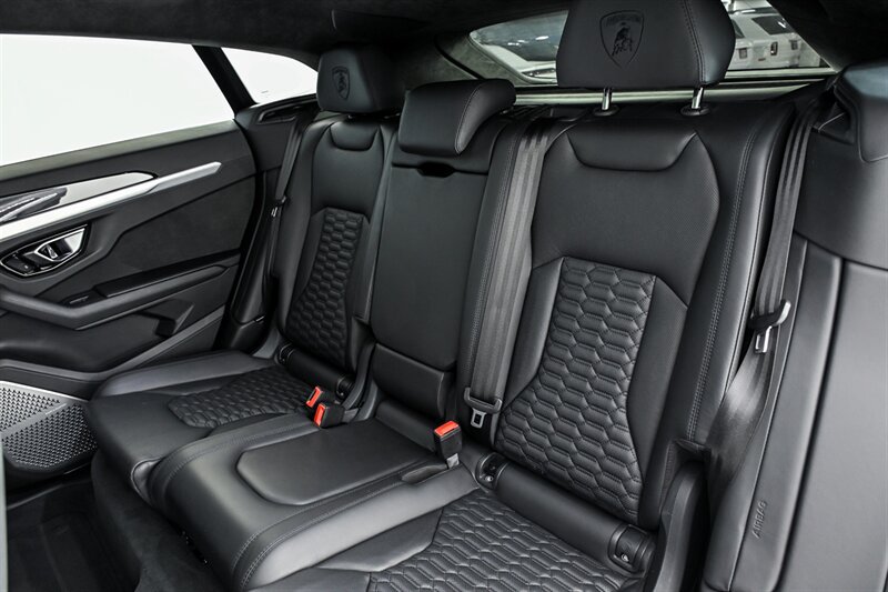 Used 2021 Lamborghini Urus AWD/4WD image 23