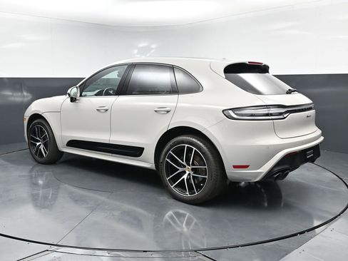 Used 2025 Porsche Macan AWD/4WD image 3