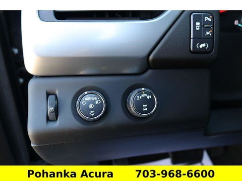 Used 2018 Chevrolet Suburban LT w/ Luxury Package image 20