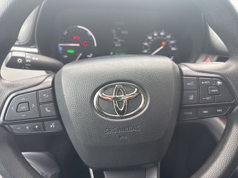 Used 2024 Toyota Sienna LE image 9