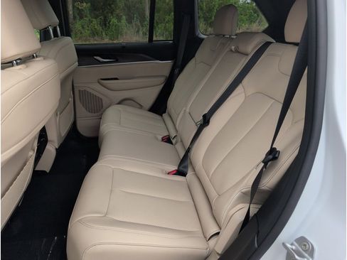 New 2025 Jeep Grand Cherokee Limited w/ Luxury Tech Group II image 29