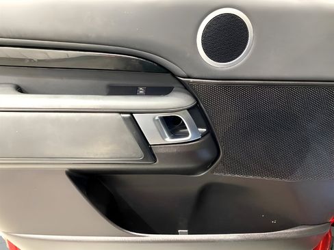 Used 2017 Land Rover Discovery SE image 22