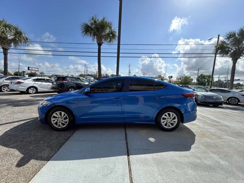 Used 2017 Hyundai Elantra SE FWD image 3