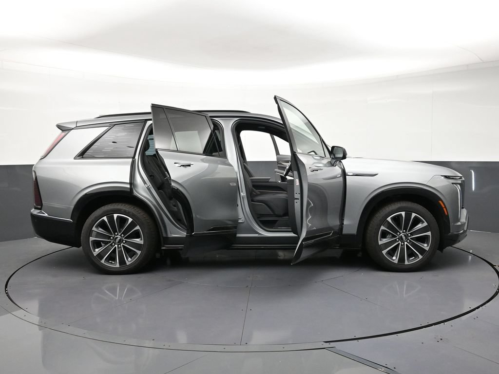 Used 2026 Cadillac Vistiq Luxury w/ LPO, Floor Liner Package AWD/4WD image 33