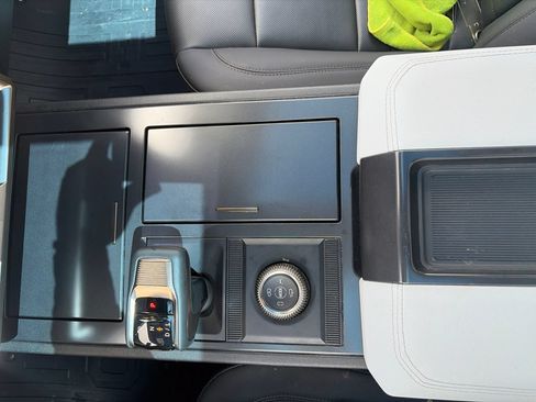 Used 2024 GMC Hummer EV 2X w/ LPO, Illumination Package AWD/4WD image 13