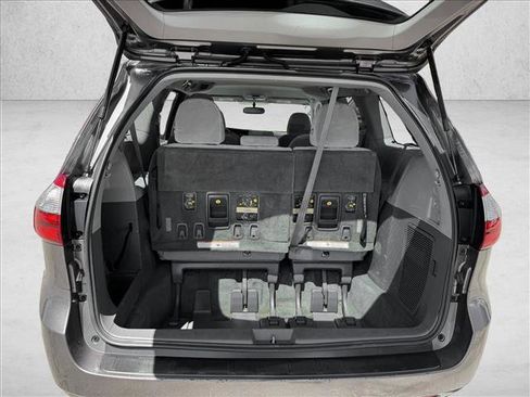 Used 2015 Toyota Sienna LE FWD image 8
