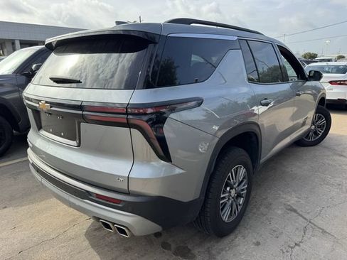 Used 2024 Chevrolet Traverse LT FWD image 5
