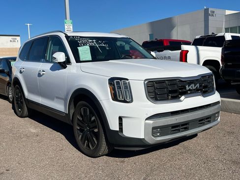 Used 2024 Kia Telluride SX Prestige w/ Towing Package image 2