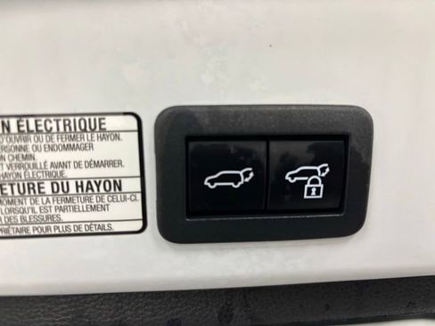 Used 2023 Toyota Corolla Cross XLE w/ Convenience Package AWD/4WD image 12