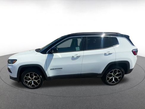 Used 2025 Jeep Compass Limited image 9