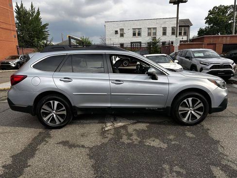 Used 2018 Subaru Outback 3.6R Limited AWD/4WD image 5