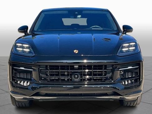 Used 2025 Porsche Cayenne GTS image 3