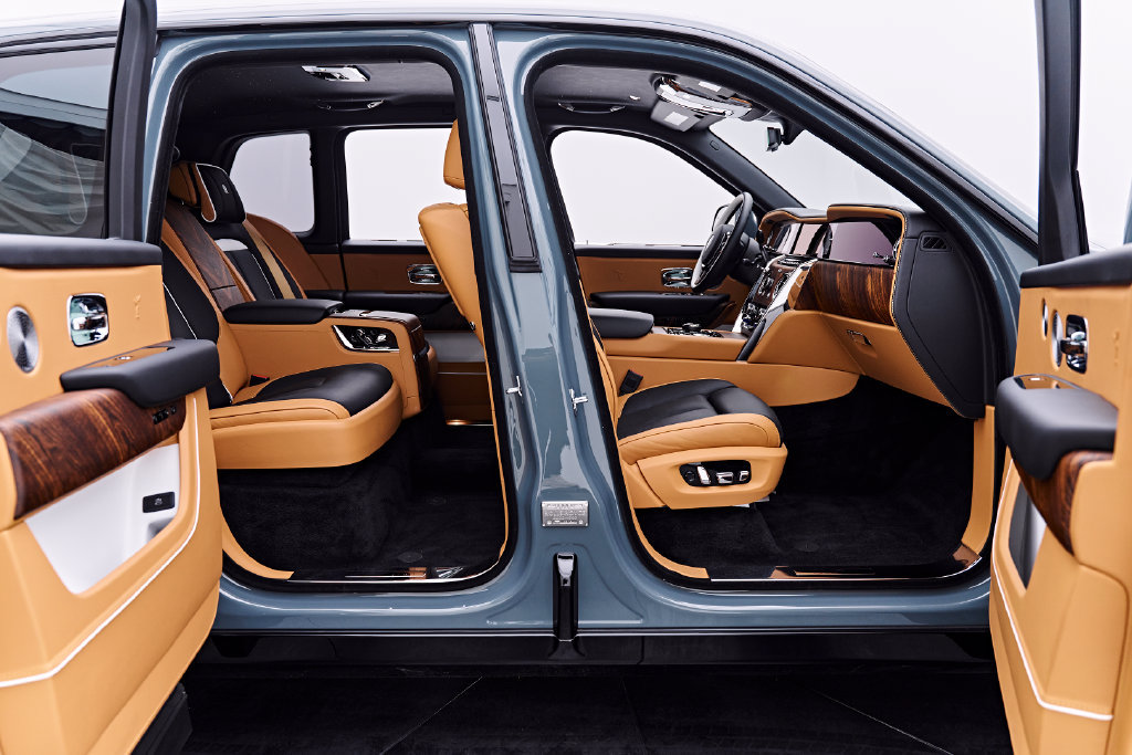 Used 2025 Rolls-Royce Cullinan AWD/4WD image 39