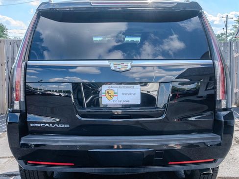 Used 2016 Cadillac Escalade Luxury image 4