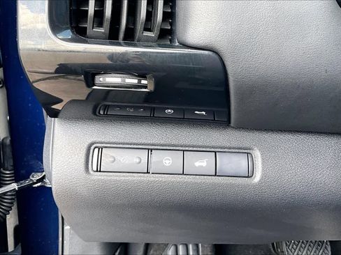 Used 2025 Nissan Pathfinder SV image 35