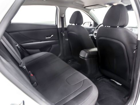 Used 2021 Hyundai Elantra SEL w/ Convenience Package image 34