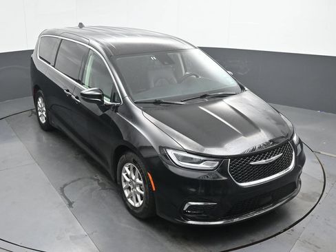 Used 2024 Chrysler Pacifica Touring-L FWD image 32
