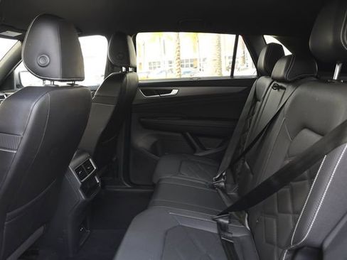 Used 2025 Volkswagen Atlas Cross Sport SE image 23