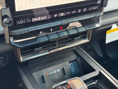 New 2025 GMC Hummer EV 3X w/ LPO, Illumination Package image 31
