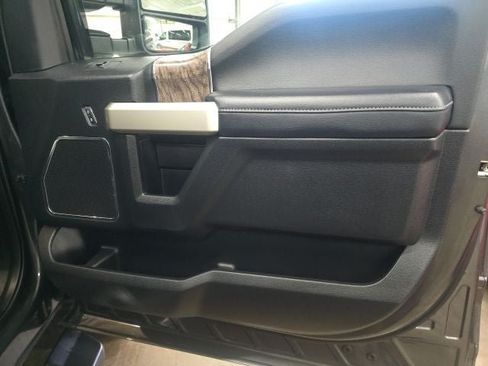 Used 2019 Ford F250 Lariat w/ Chrome Package AWD/4WD image 5
