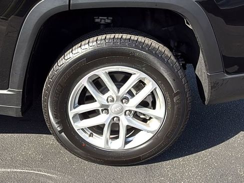 New 2025 Jeep Grand Cherokee L Laredo image 7