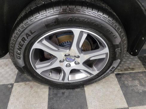 Used 2015 Volvo XC60 T6 w/ Proximity Package image 34