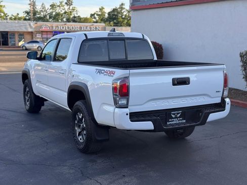 Used 2023 Toyota Tacoma TRD Off-Road w/ Technology Package AWD/4WD image 4