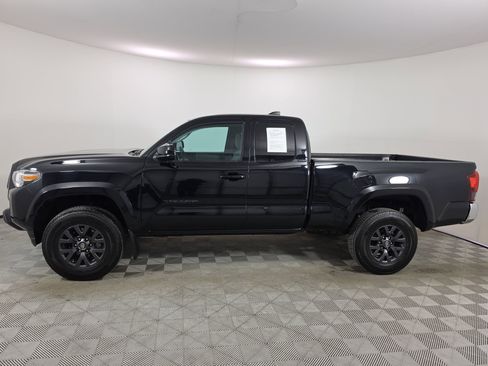 Used 2022 Toyota Tacoma SR5 w/ SR5 Appearance Package (SM) RWD image 4