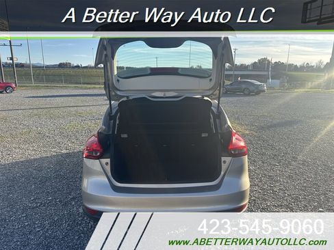 Used 2018 Ford Focus SE w/ Cold Weather Package image 13