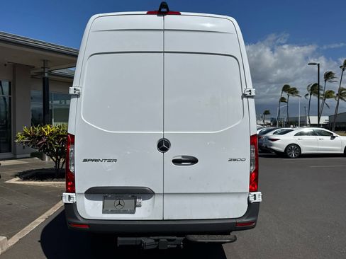 Used 2025 Mercedes-Benz Sprinter 2500 image 10