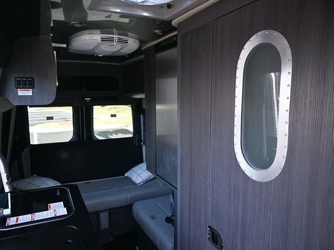 Used 2021 Mercedes-Benz Sprinter 2500 image 21