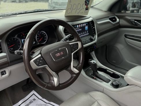 Used 2018 GMC Acadia SLT w/ LPO, Black Accent Package AWD/4WD image 10