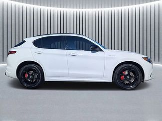 Used 2023 Alfa Romeo Stelvio Veloce video 2