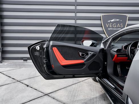 Used 2023 Lamborghini Huracan EVO image 34