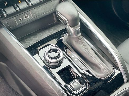 Used 2024 GMC Canyon Elevation w/ Elevation Premium Package image 18