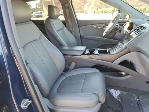 Used 2020 Lincoln Nautilus Reserve w/ Equipment Group 201A image 10