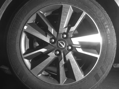 Used 2025 Nissan Versa SV image 12