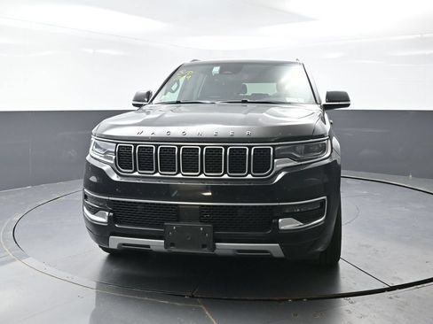 Used 2024 Jeep Wagoneer L Series II w/ Flexible Seating Group AWD/4WD image 8