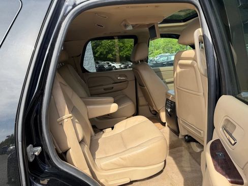 Used 2010 Cadillac Escalade Premium AWD/4WD image 14
