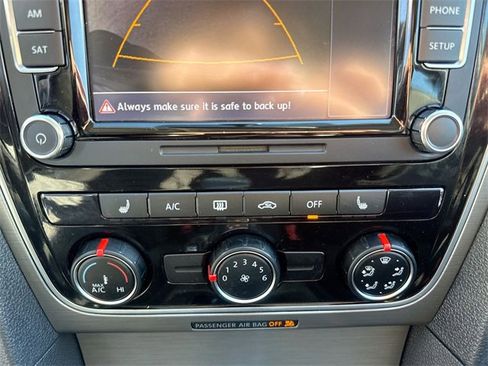 Used 2014 Volkswagen Passat 1.8T SE image 25