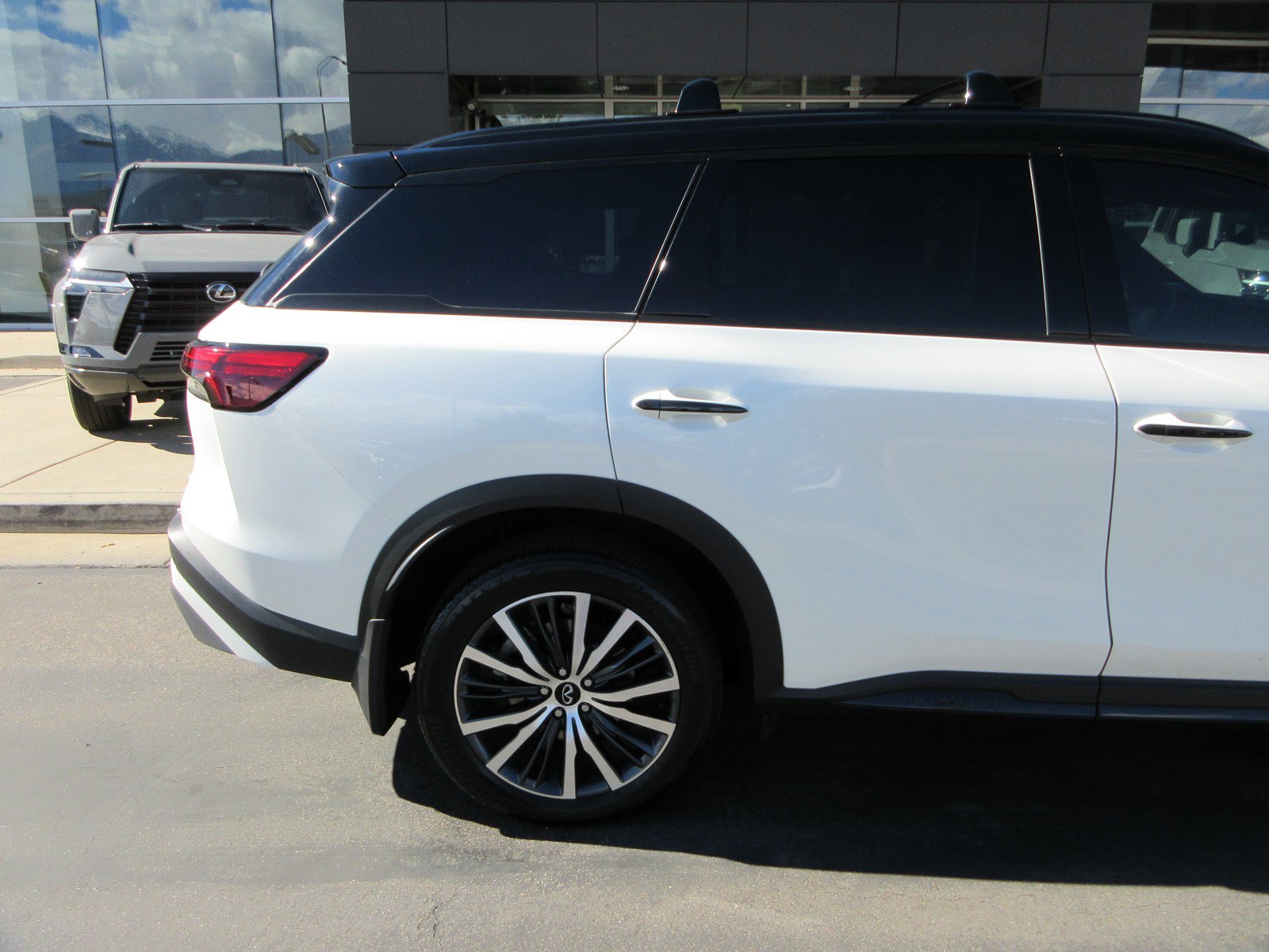 Used 2025 INFINITI QX60 Autograph w/ Cargo Package AWD/4WD image 11